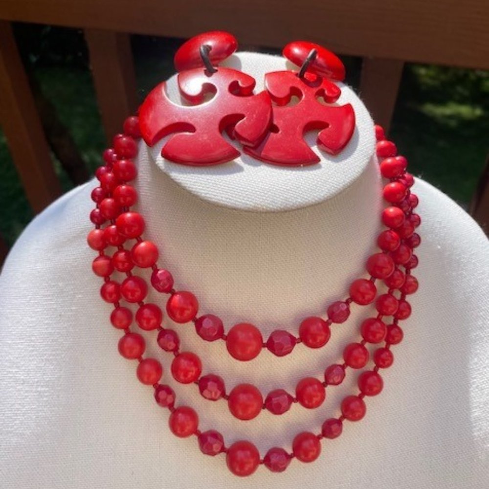 ❤️❤️ VTG JAPAN Signed 3-Strand Red Necklace Earrings